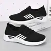 Zapatos de tela ligeros para mujer de verano, estilo Pekín antiguo, malla transpirable, suela suave, antideslizantes, zapatillas deportivas ligeras, zapatillas para correr