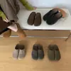 Sandálias femininas estilo coreano retrô, fechadas na frente, de calçar, novo modelo outono 2026, sandálias de calçar com sola grossa