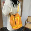 Bolso de Mano de Gran Capacidad para Viajes de Ocio al Aire Libre para Mujer Bolso de Hombro Simple con Pliegues Distintivos Bolso Cruzado tipo Cubo de Tela Oxford