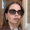 Moda Coreana, Nuevas Gafas de Sol Cuadradas de Marco Pequeño, Versátiles para Fotografía Callejera, Gafas de Sol de Moda con Protección UV y un Toque de Lujo