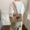 Popular Bolso Tote de Lunares Retro Estilo Coreano Otoñal Simple de Gran Capacidad para Mujer, Bolso de Hombro Nuevo Súper Popular para el Trabajo 2026