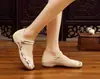 Zapatos de Tela Old Beijing Verano 2020 Estilo Étnico Zapatos de Boda Bordados Nupciales Cuña de Altura Interior Zapatos de Salón para Mujer