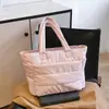 Nova Bolsa Tote Simples Estilo Comércio Exterior para Mulheres, Bolsa de Mão Grande Capacidade para o Dia a Dia, Bolsa de Ombro Leve em Tecido de Nylon para Estudantes Universitários