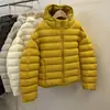 Mismo estilo que Big Head Flower 90 Chaqueta de plumón de pato blanco para mujer corta 2026 Invierno Nuevo Estilo coreano Canalé Adelgazante Con capucha Ligera