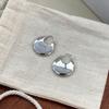 Fiebre de blogger de otoño e invierno con pendientes redondos huecos de diseño de nicho, pendientes básicos de alta gama que combinan con todo para mujeres