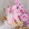 Venta al por mayor de fábrica de flores para decoración del hogar, exhibición de simulación de tres epifilos para bodas, guía de camino para el salón de bodas, material de base floral