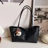 2026 Nuevo Bolso de Mano Tejido Retro de Gran Capacidad Bolso de Hombro Bolso Tote de Moda de Gama Alta