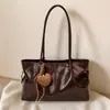 Bolso tote estilo retro Melard para mujer, colección de otoño, gran capacidad, casual, versátil para ir al trabajo, se puede llevar en la mano, al hombro o debajo del brazo