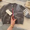 Tejido de Punto de Dibujos Animados para Niños 2026 Primavera Nuevo Estilo Estilo Preppy Suéter Cardigan Rayado para Niños Chaqueta para Bebé Venta al por Mayor