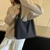 Bolso de mano de nailon nuevo, ligero y resistente al agua para mujer, perfecto para el uso diario, las compras y el transporte.
