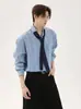 Camisa de Manga Larga Holgada a Rayas Azules para Hombre, Nuevo Estilo Primavera y Otoño, Diseño Único con Corbata Desmontable, Camisa con Estampado de Árboles
