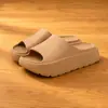 Pantuflas de suela gruesa para mujer, nuevas verano 2026, antideslizantes, de suela suave, para interiores y exteriores, sandalias de una tira, sandalias de playa cómodas para mujer