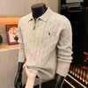Suéter de punto para hombre transfronterizo con bordado de logo de poni, otoño e invierno, con cuello camisero, cremallera y tejido de ochos, en un estilo "old money" con un toque de alta gama.