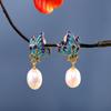 Pendientes Guofeng de plata de ley S925 con forma de mariposa azul quemada y perla de agua dulce, elegantes y sencillos, para mujer.