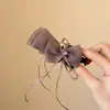 Pinza de Plátano Elegante Estilo Coreano Chica de la Luz de Luna con Lazo Plisado y Pasador de Perlas para Cabello Semirecogido, Creando una Atmósfera de Alta Gama