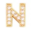 K62 Accesorios populares europeos y americanos letra latón circón chapado en oro de 18 quilates colgante pequeño collar colgante