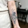 Gato negro y gris tatuaje floral pegatina simple blanco y negro patrón de planta gatito pegatina de brazo impermeable duradero decoración de foto