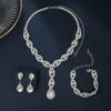 Conjunto de tres piezas de joyería europea y americana con escote en V y cadena de garras de diamantes, collar, pendientes y pulsera, muy popular entre los amantes de las bodas.
