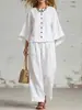 Traje de algodón y lino relajado: top de cuello redondo con botones + pantalones holgados de pierna ancha, atuendo casual simple