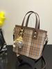 Bolsas de Mujer Transfronterizas 2026 Nuevo Otoño Vintage de Gama Alta Bolso Cubo Moda Bolso Cruzado Simple Bolso de Mano Elegante