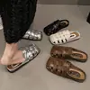 Sandálias Chinelo de Palha Tecida Estilo Retrô Prata para Mulheres, Uso Externo de Verão, Novo Estilo 2026, Sapatos Chinelo Vazados Respiráveis