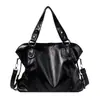 Bolsa feminina 2023 outono nova bolsa estilo coreano bolsa de mãe de meia-idade estilo ocidental bolsa de ombro simples bolsa mensageiro