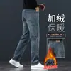 Jeans Masculino de Inverno com Veludo Espesso Elástico Calças Retas Largas Estilo Outono Inverno Calças Quentes Masculinas para Homens de Meia-idade