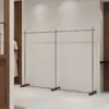 Estante de exhibición de ropa para tienda de ropa de pared, estante de piso para tienda de ropa de mujer, color nogal, estante de exhibición de acero inoxidable para tienda de ropa infantil.