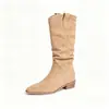 Botas de Gamuza con Tacón Oculto de 7CM, Punta Puntiaguda, Caídas, para Mujer, Otoño Invierno, Nuevas, de Media Pantorrilla, Tacón Grueso, Remaches, Plisadas, Estilo Western