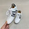 Zapatillas de entrenamiento alemanas de suela gruesa que aumentan la altura, nuevas y modernas zapatillas blancas versátiles para primavera-verano 2026 para personas bajitas, zapatillas deportivas casuales