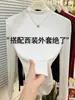 Camiseta básica de cuello medio para mujer, nuevo estilo de principios de otoño 2026, acanalada, corte ajustado, color liso, a la moda, se puede usar como capa interior o como top exterior