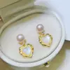 Brincos de Zircônia com Design de Coração Atmosférico Simples Europeus e Americanos Mais Vendidos Brincos de Pérola de Água Doce de Nicho Vintage da Moda para Mulheres