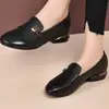 Novedad Primavera y Verano 2026 Zapatos Planos de Cuero Pequeños con Punta Redonda, Tacón Cuadrado, Hebilla de Cinturón Retro, Slip-On, Suela Suave