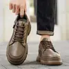 Sapatos Masculinos 2025 Novo Outono Britânico Casual de Negócios Sapatos de Couro Esportivos Sola Grossa Moda Preto Corte Baixo Martin Tendência Sapatos