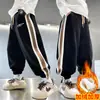 Pantalones de Forro Polar para Niños Otoño e Invierno 2024 Nuevos Pantalones Largos Engrosados para Niños Mayores, Pantalones Deportivos, Ropa para Niños, Pantalones Jogger con Rayas Laterales