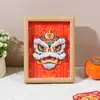 Marco de Fotos Danza del León Hecho a Mano Pintura Estéreo 3D Adorno Estilo Chino Pintura Decorativa Año del Dragón Hecha a Mano Regalo Cabeza de León Roja León Azul