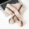 Cachecol de pelúcia cruzado feminino fresco fofo peludo cachecol feminino outono e inverno à prova de frio gola listrada quente versátil estudante