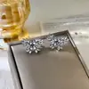 Arete de Clip para Oreja Ala de Mariposa Completamente Incrustado Estilo Francés con Diseño Exquisito, Clip para Oreja de Diamante Brillante, Pendientes Únicos de Nicho Dulces y Geniales al por Mayor