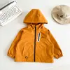 Valle del Viento 2026 Otoño Nueva Tendencia Estilo Coreano Chaqueta Cortavientos con Capucha para Niños Versátil Cortavientos para Niños Nuevo Producto