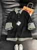Camisa Polo Patchwork Xadrez Falsa de Duas Peças para Homem, Verão 2026, Camiseta Casual Solta de Manga Curta com Gola Reversível
