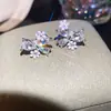 Pendientes de Flor de Perla con Cuentas Cepilladas Retro Europeos y Americanos, Pendientes de Moda y Elegantes con un Toque de Lujo Ligero y de Alta Gama para Mujer