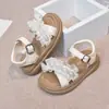 Sandálias Infantis 2026 Verão Novo Estilo Crianças Estilo Coreano Renda Pérola Sapatos de Princesa Meninas Pequenas Sapatos de Praia com Solado Macio