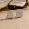 Bestseller transfronterizo collar y pendientes de trébol de cuatro hojas grabados de acero de titanio 18K que no se decoloran, joyería de moda de lujo ligero, venta directa de fábrica