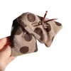 Presilha de Cabelo Triângulo de Pelúcia com Laço Estampa Leopardo Bolinhas para Mulheres, Presilha Grande de Tubarão para Outono e Inverno, Acessório de Cabelo