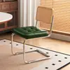Cadeira de jantar de rattan estilo vintage, modelo de designer europeu, adequada para uso doméstico e comercial, com estrutura metálica e assento acolchoado de couro, cadeira de lazer