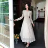 Vestido Largo de Encaje de Calidad, Estilo Otoño Nuevo, Manga Larga con Adornos de Pedrería, Ceñido a la Cintura y Adelgazante, Color Albaricoque
