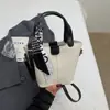 Bolsas Femininas de Nicho com Alto Aparato Moda Tendência Primavera 2026 Cesta Balde Bolsa de Ombro Transversal Texturizada