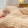 Piel de conejo sintética tejido gofre terciopelo de leche cálido estilo sábana de cama funda nórdica juego de tres piezas juego de cuatro piezas