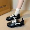 Zapatos de Entrenamiento Alemanes Redondos de Moda Estilo Retro Francés para Mujer, Tenis de Nicho con Lazo, Zapatos Casuales Versátiles con Aumento Oculto de Altura