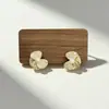 Elegantes Pendientes de Pétalos con Pedrería Estilo Coreano con Pistilos de Perla, Clips para Orejas sin Perforar, Clips Triangulares para Orejas para Mujer